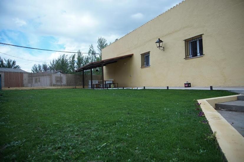 Вілла La Casa Del Rio Granja Llumes Екстер'єр фото